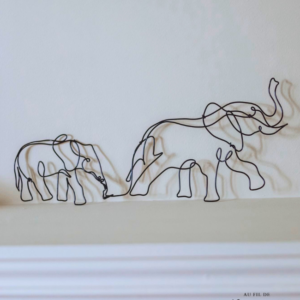 Eléphant en fil de fer avec éléphanteau