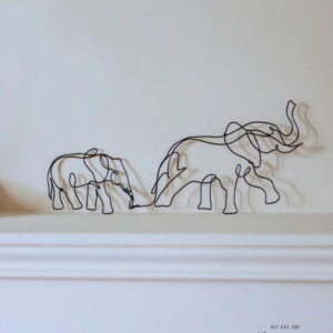Eléphant en fil de fer avec éléphanteau
