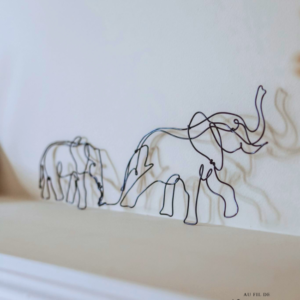 Eléphant en fil de fer avec éléphanteau