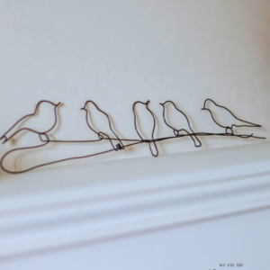 Branche d'oiseaux en fil de fer
