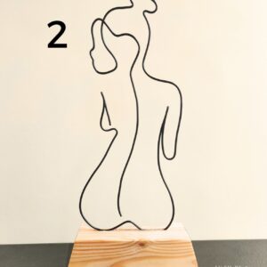Silhouette en fil d'acier sur socle en bois