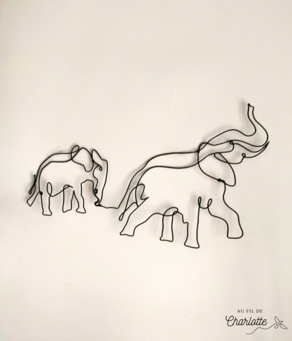 Famille d'éléphants en fil de fer