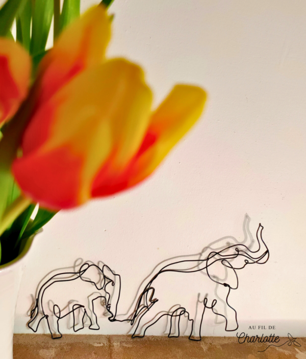 Famille d'éléphants en fil de fer
