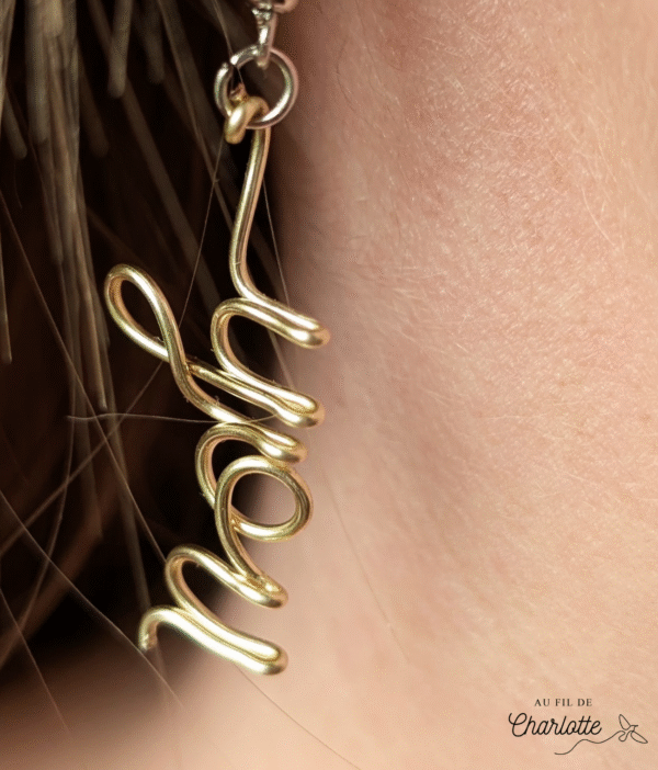 Boucle d'oreille mot prénom fil de fer