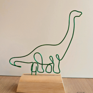 Dinosaure brachiosaurus sur socle en bois