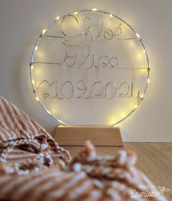Cercle lumineux 25 cm sur socle à personnaliser