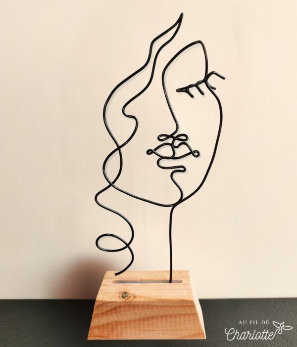 Visage en fil de fer à personnaliser sur socle en bois