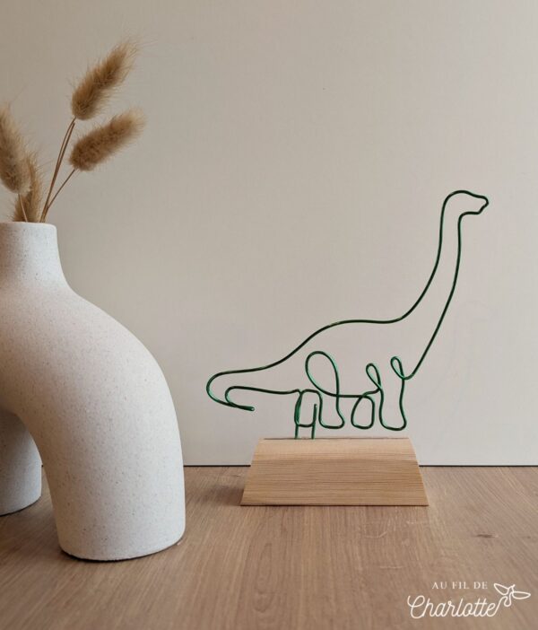 dinosaure en fil d'acier