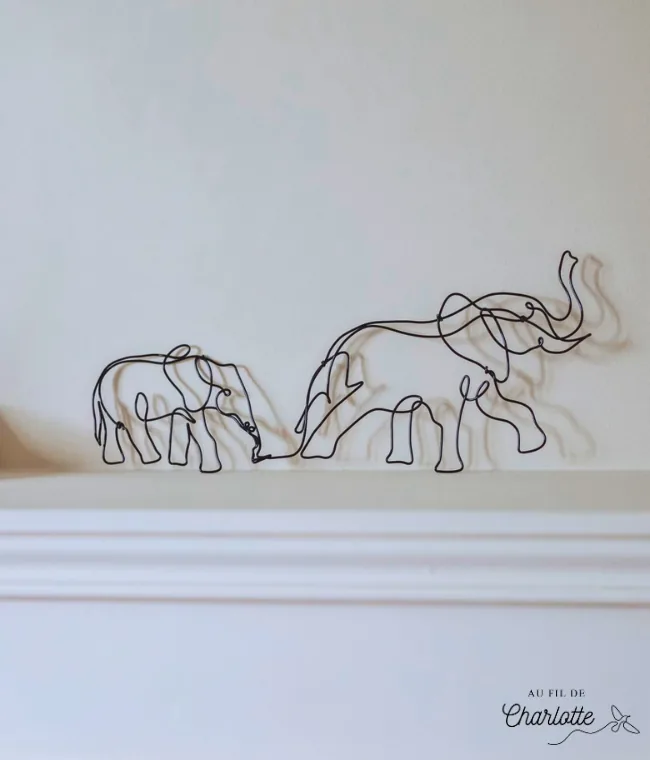 Eléphant en fil de fer avec éléphanteau