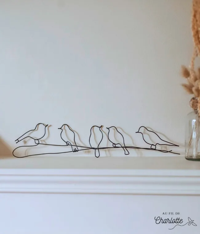 Branche d'oiseaux en fil de fer