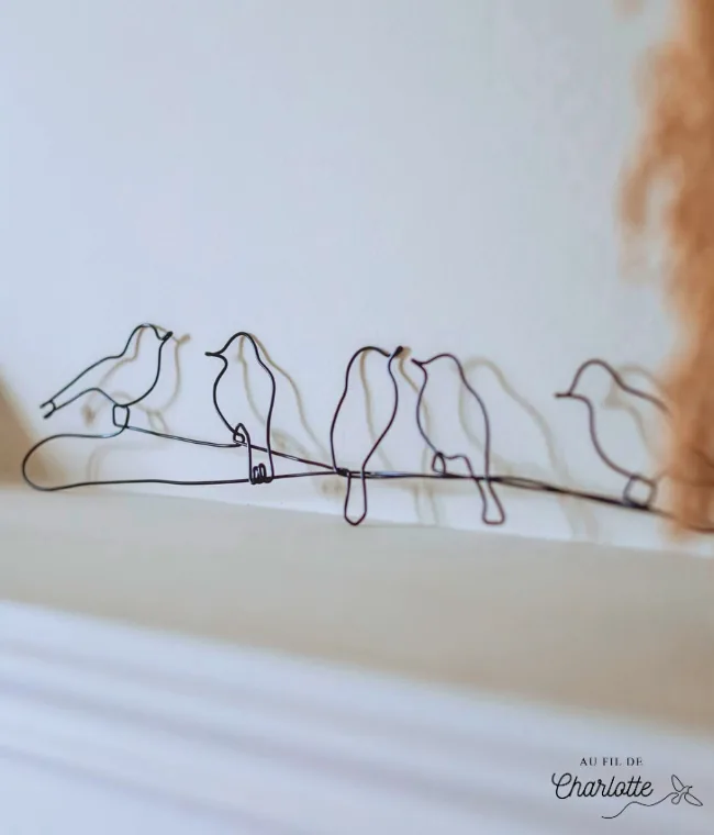 Branche d'oiseaux en fil de fer
