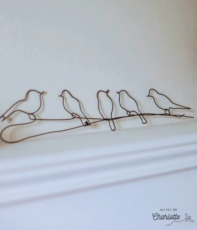Branche d'oiseaux en fil de fer