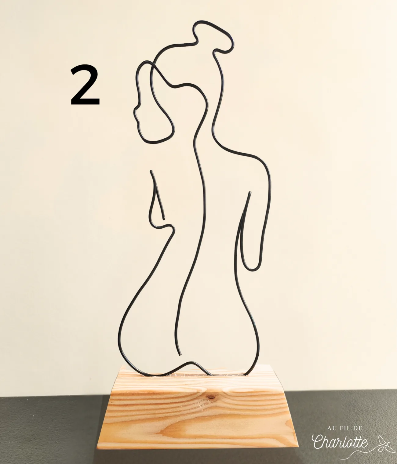 Silhouette de femme minimaliste en fil de fer