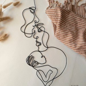 Couple avec bébé en fil de fer décoration murale