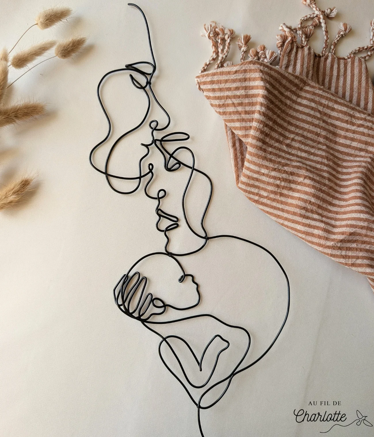 Couple avec bébé en fil de fer décoration murale