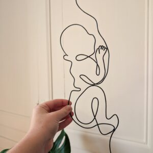 Bébé en fil de fer décoration à accrocher