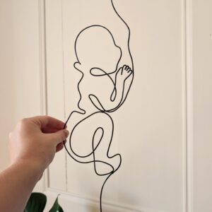 Bébé en fil de fer décoration à accrocher