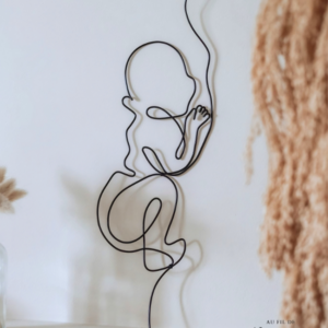 Bébé en fil de fer décoration murale