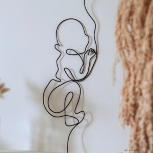Bébé en fil de fer décoration murale