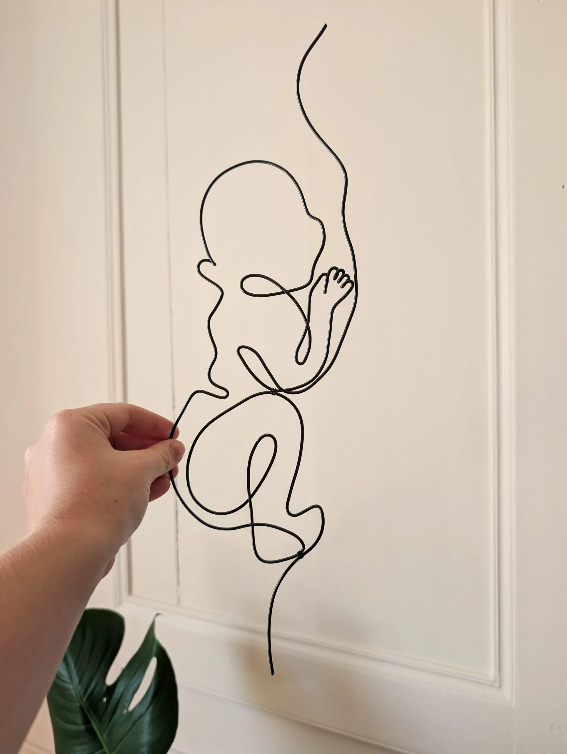 Bébé en fil de fer décoration à accrocher
