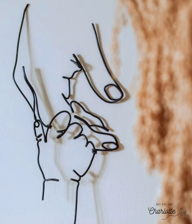 Décoration murale mains maman et bébé en fil de fer