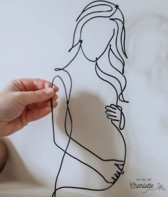 Femme enceinte en fil de fer décoration murale Femme enceinte en fil de fer décoration murale