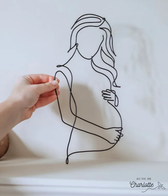 Femme enceinte en fil de fer décoration murale