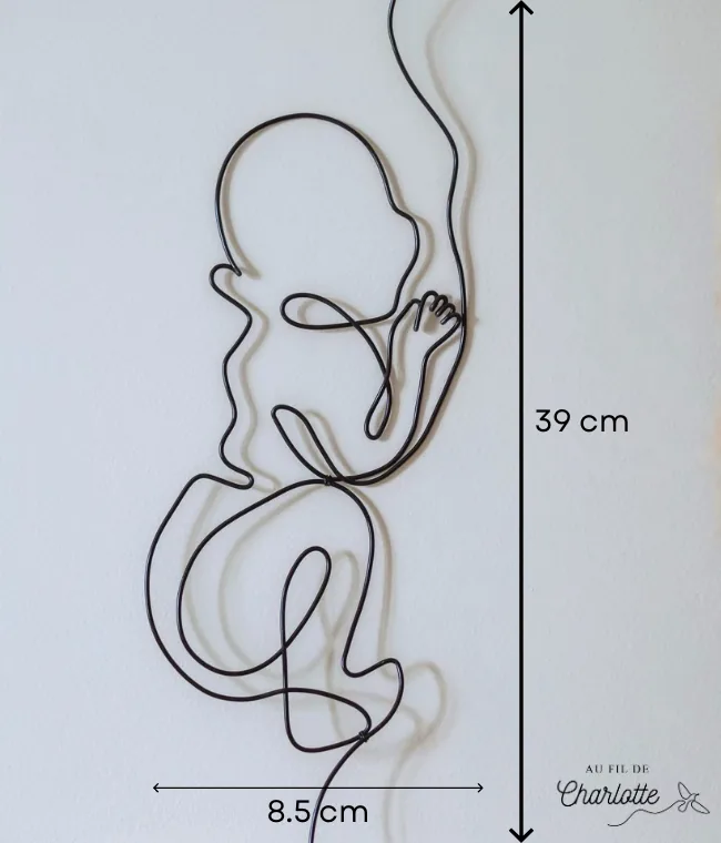 Bébé en fil de fer décoration murale