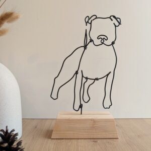 Staffordshire Bull Terrier Staffie sur socle en bois