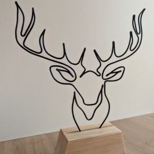Tête de cerf sur socle en bois, déco animal de la forêt
