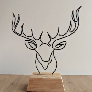 Tête de cerf sur socle en bois, déco animal de la forêt