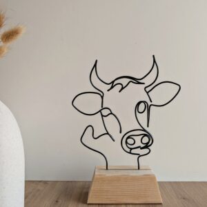 Tête de vache sur socle en bois
