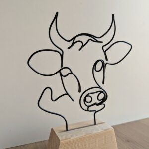 Tête de vache sur socle en bois