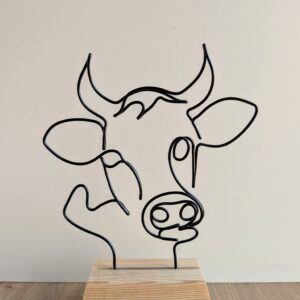 Tête de vache sur socle en bois