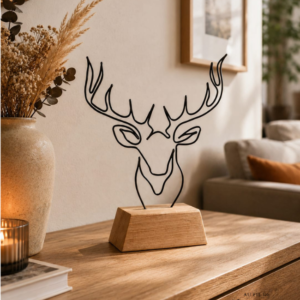 Tête de cerf en fil de fer sur socle