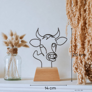 Tête de vache en fil de fer sur socle en bois