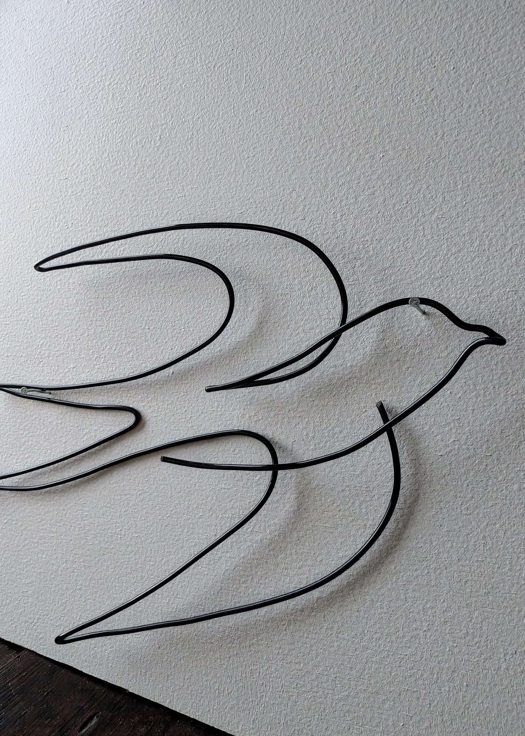Hirondelles en fil d'aluminium